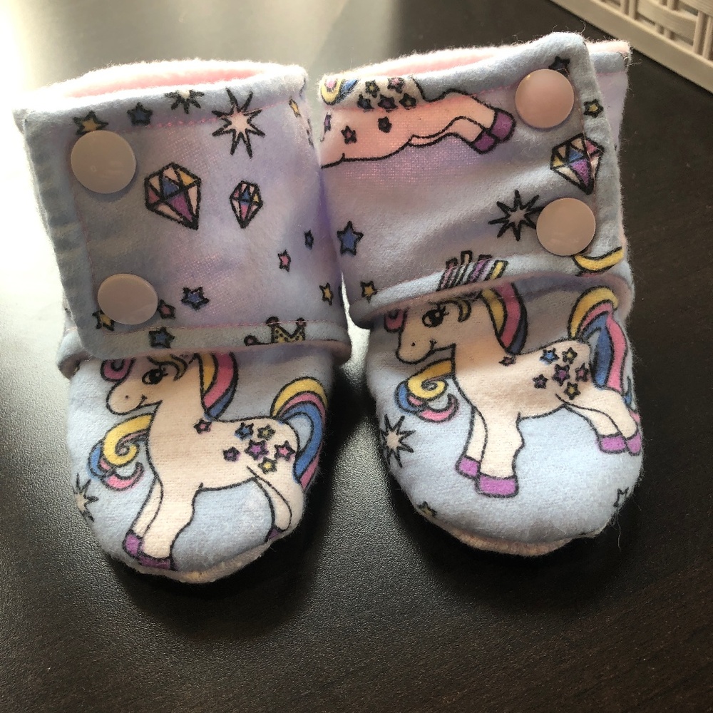 Newborn baby bootie pink unicorns